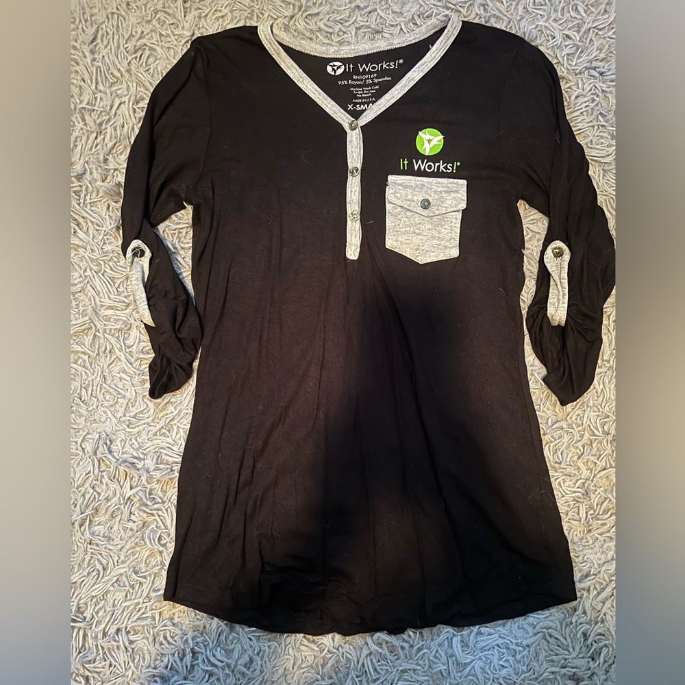 ItWorks 3/4 sleep Henley top